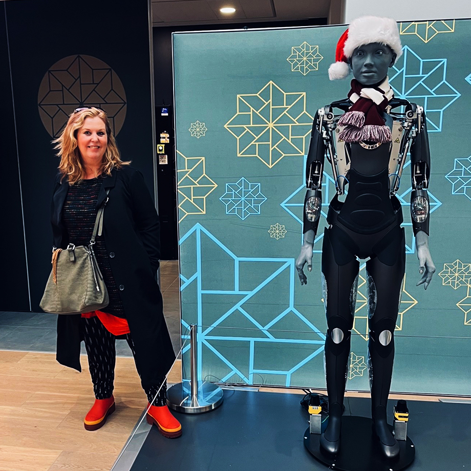 Sophie With Robot Website Header Img